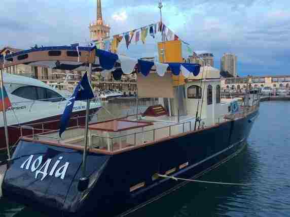 Экскурсия: "Морские пейзажи: Прогулка и рыбалка на яхте в море в Сочи"