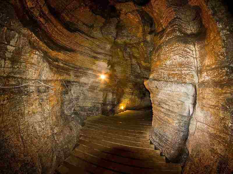 В Ахштырскую пещеру и ущелье Мзымта из Сочи