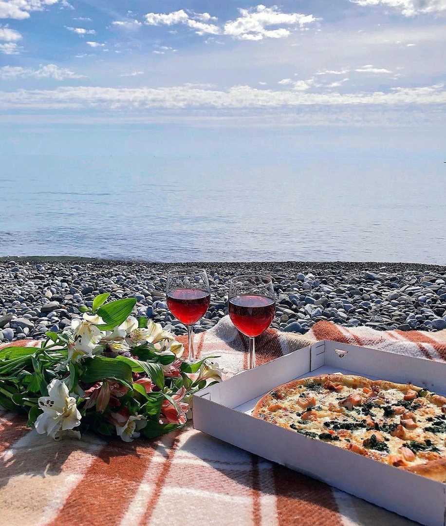 Что может быть лучше пикника в воскресенье, прямо на пляже? За фотографию благодарим