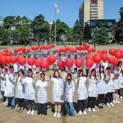 Волонтеры-медики Сочи провели флешмоб Молодая кровь России Всемирный День донора крови отмечается 14 июня…