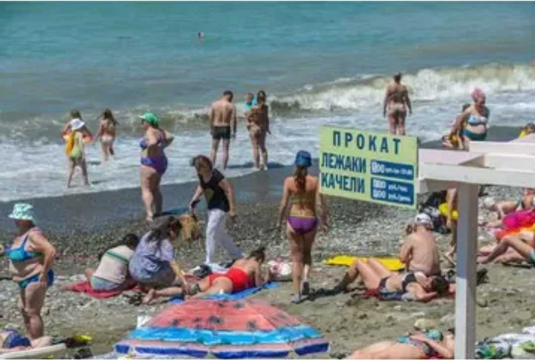 Что почем на пляжах Сочи: за место под солнцем надо выложить круглую сумму. Полежать…