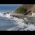 Море штормит, в районе Дагомыса. Большие волны накатываются на берег, красиво разбиваясь о камни
