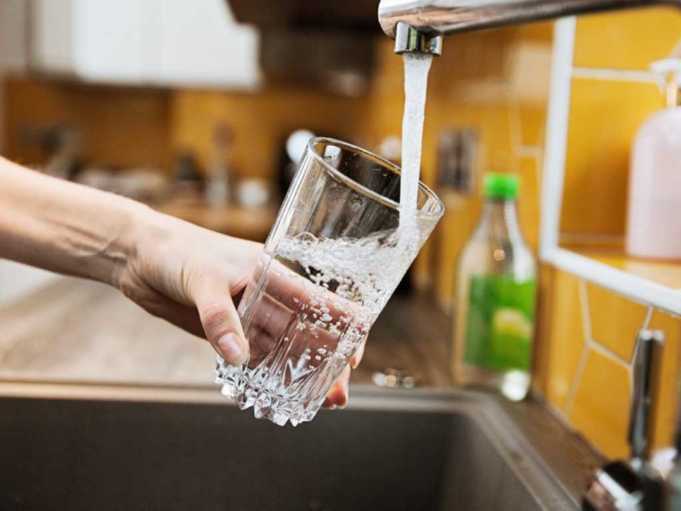 Сочи прокуратура через суд обязала власти обеспечить питьевой водой два села в Адлерском районе…
