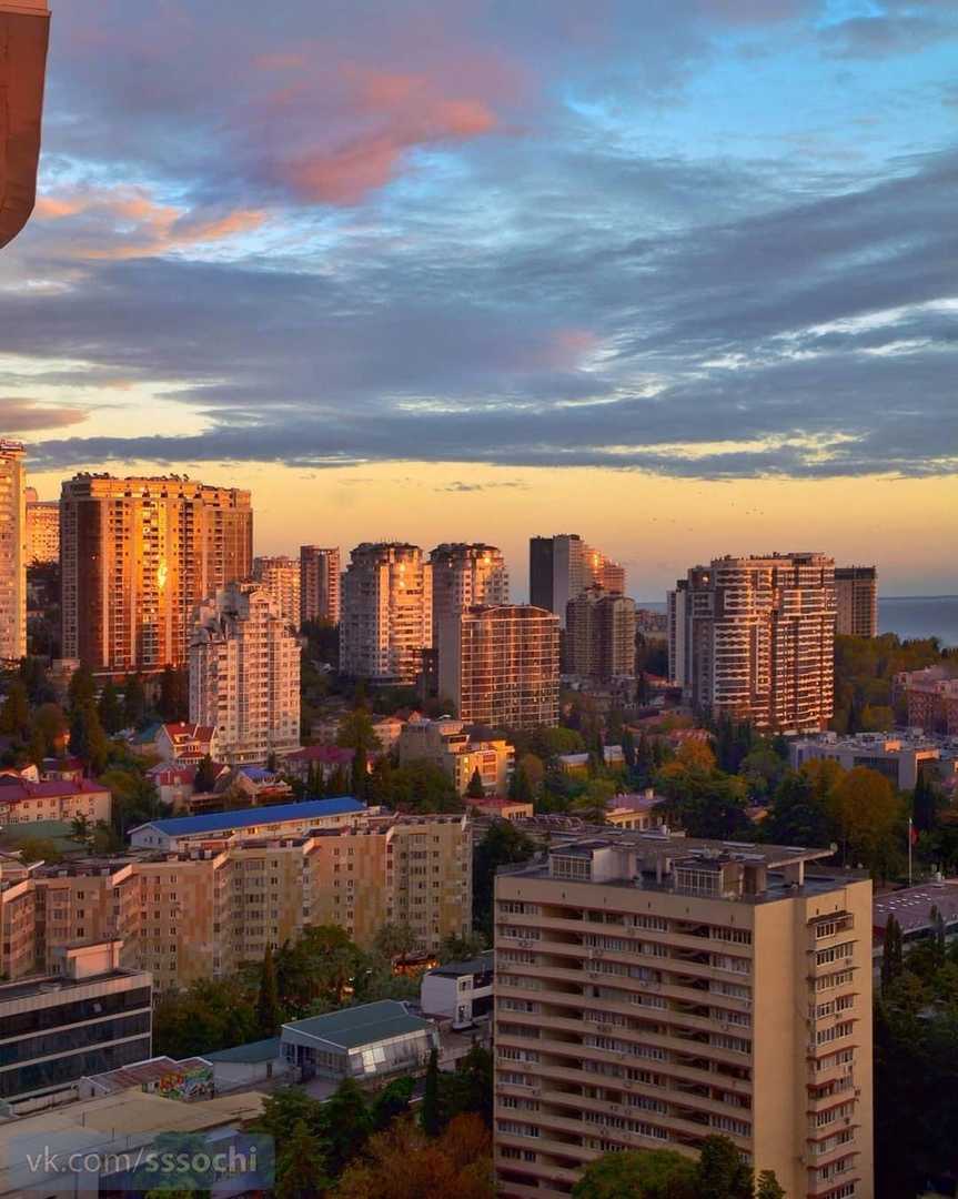 Вид на город с 22 этажа. Как вам современный облик Сочи? Автор: lyusya_ivanna #сочисегодня…