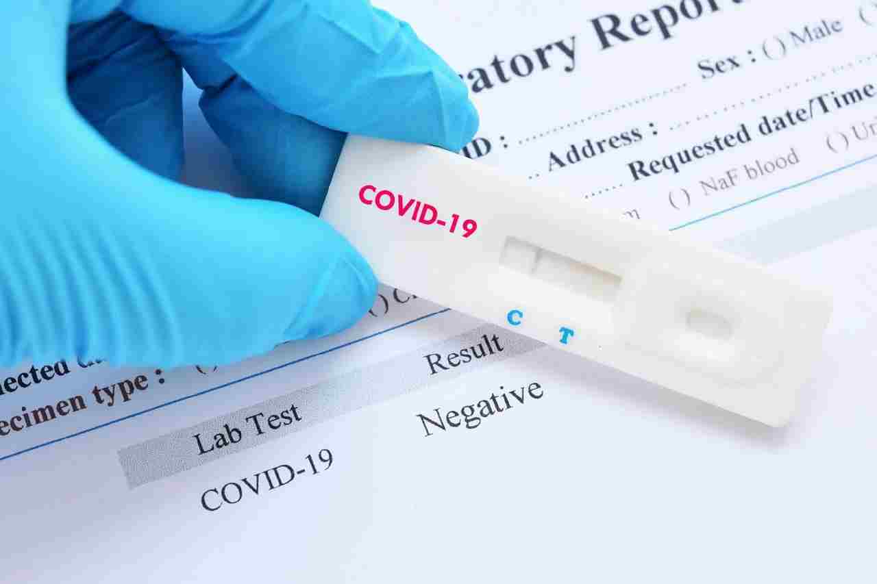 Всех пациентов с ОРВИ теперь будут тестировать на коронавирус — заявила глава Роспотребнадзора Попова