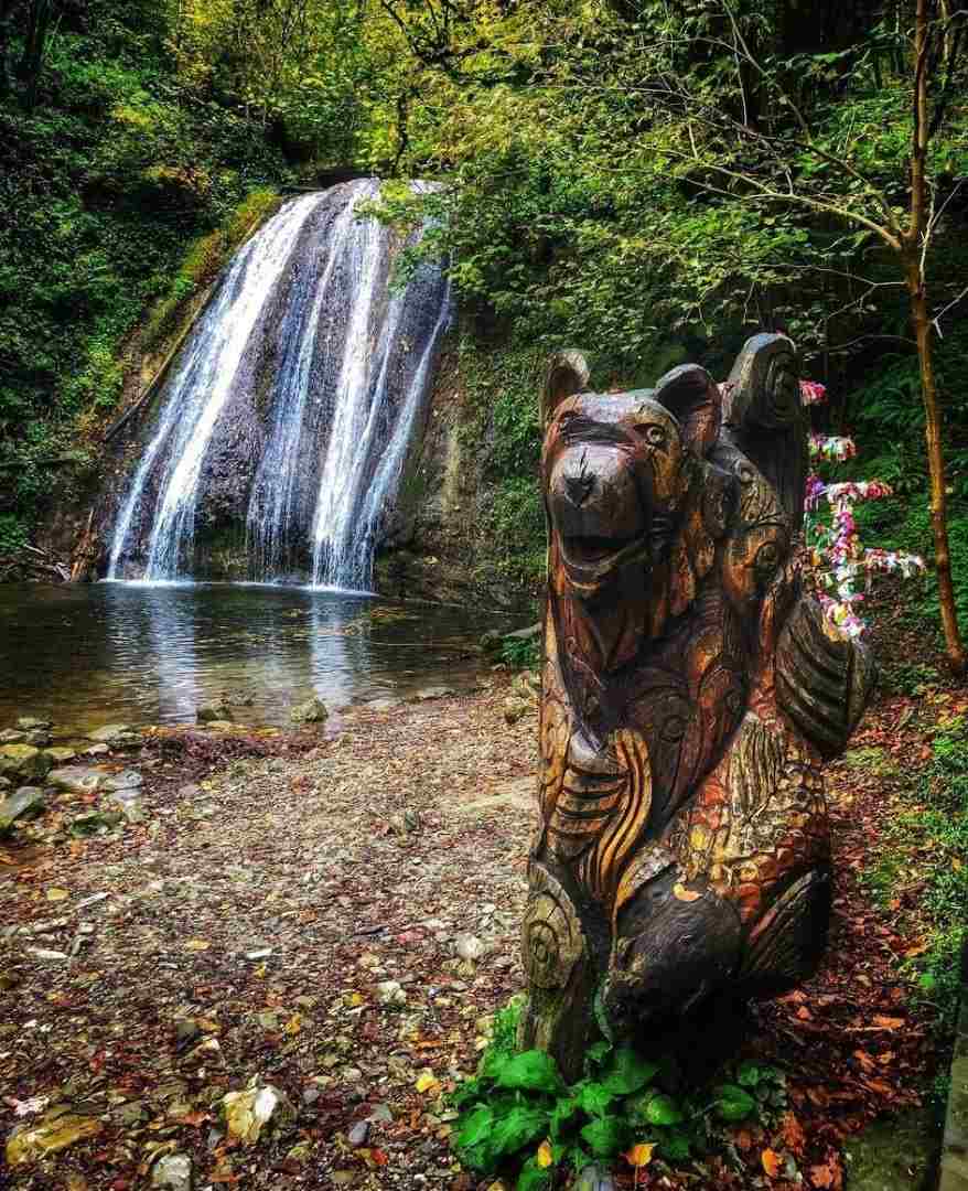33 водопада Расположены в Лазаревском районе Сочи в 4-х километрах от посёлка Большой Кичмай…