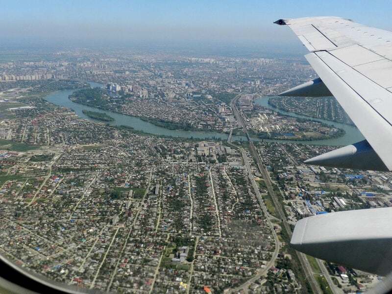 Рейс Сочи — Москва экстренно сел в Краснодаре из-за полуторагодовалой девочки — ей стало…