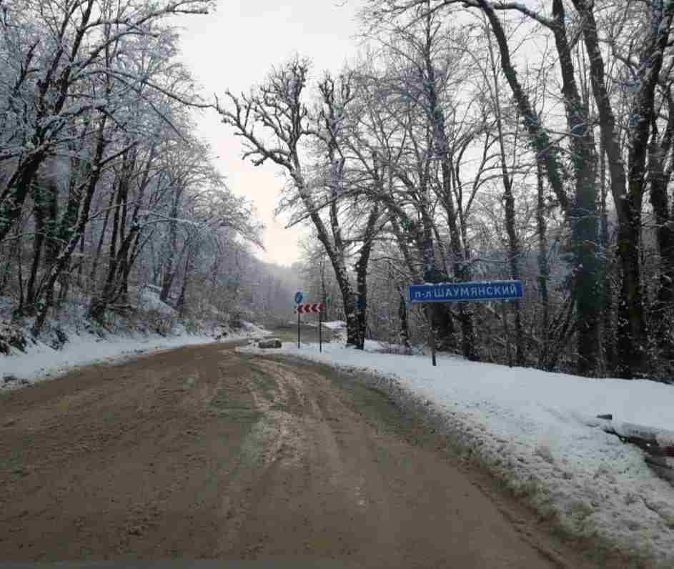 Закрытый больше недели назад для движения Шаумянский перевал расчистили от снега Автодорога «Майкоп-Туапсе» вновь…