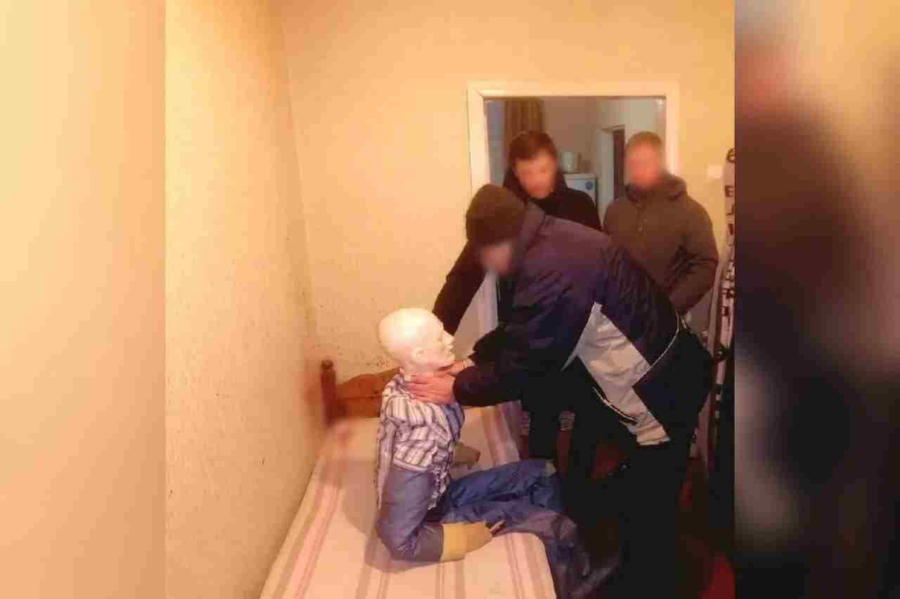 В Динском районе сын задушил пожилого отца из-за бардака в доме Как сообщили в…