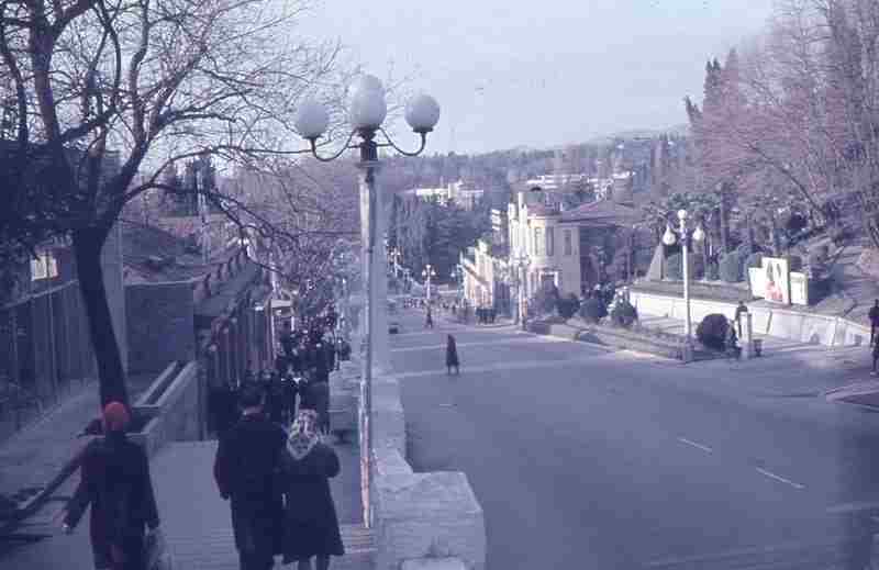 Просто тёплый и уютный январь 1968 года в Сочи. Район гостиницы «Магнолия» и Курортный…