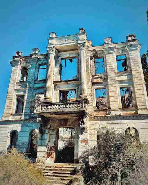 Заброшенный Дворец графа Смецкого в Абхазии. Построенный в период с 1900 по 1912 годы,…