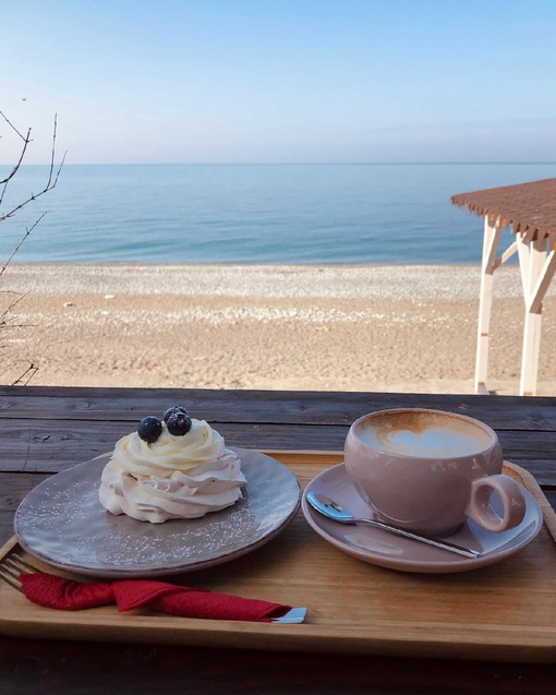 Всем доброе утро! Топ-8 вкусных кофеен Сочи и Абхазии ️ Пока некоторые грустят по…