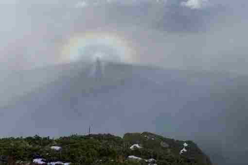 «Брокенского призрака» заметили туристы в горах Сочи Оптическую иллюзию успели запечатлеть на камеру. В…