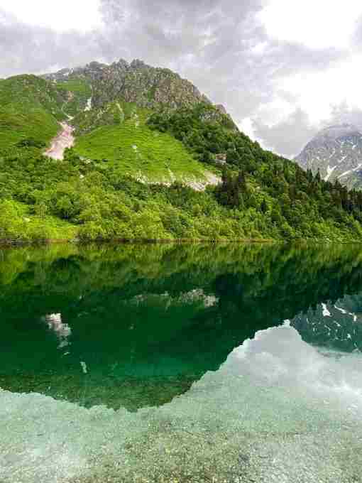 Кардывач Красивейшее горное озеро, расположенное на границе с Абхазией. В Сочи Кардывач зовут «вторым…
