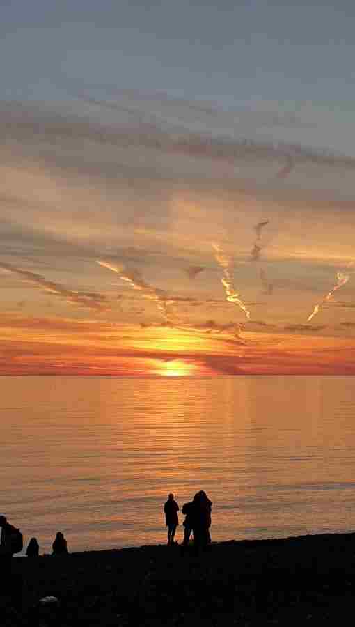 Закат сегодня с дивительным рисунком на небе Фото: [club67851740|Сочи] #сочисегодня #сочи #адлер